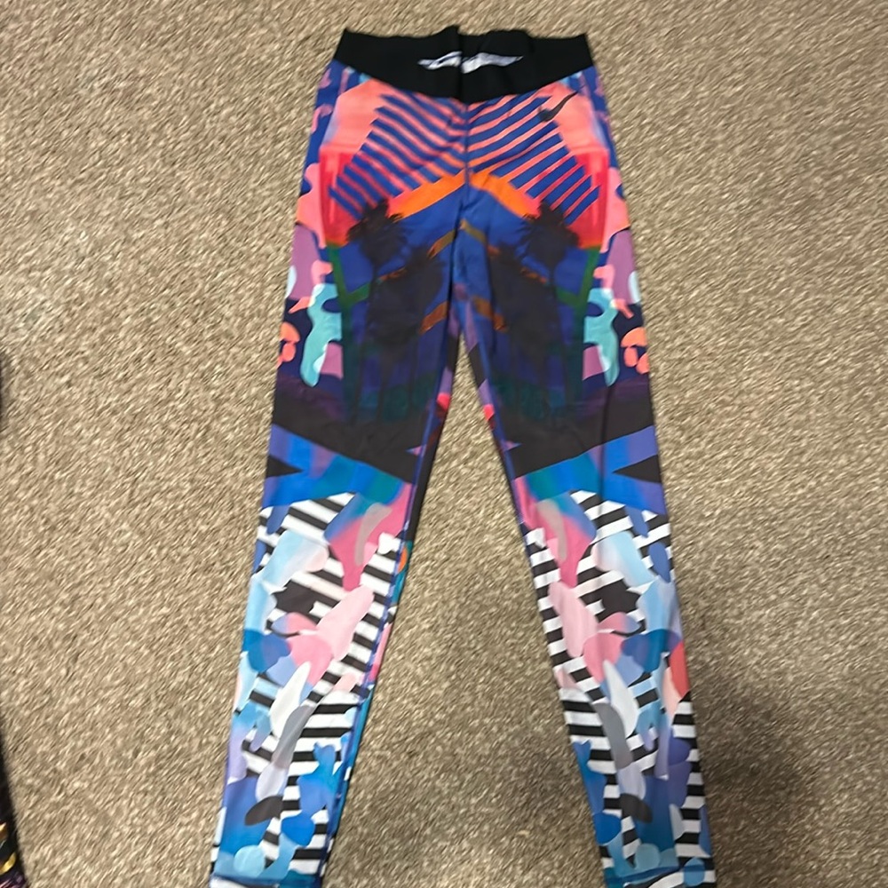 Nike leggings size medium